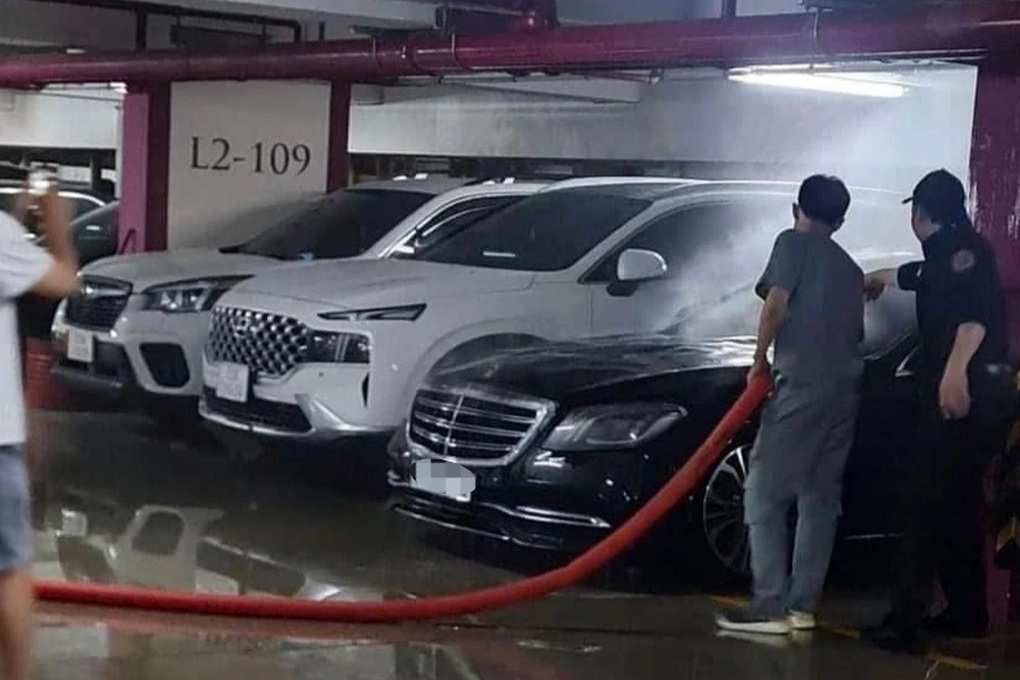 Vụ chiếc xe S450 hơn 5 tỷ của ca sĩ Duy Mạnh bị cháy: Mercedes-Benz nói gì? - 1 Vụ chiếc xe S450 hơn 5 tỷ của ca sĩ Duy Mạnh bị cháy: Mercedes-Benz nói gì? - 1