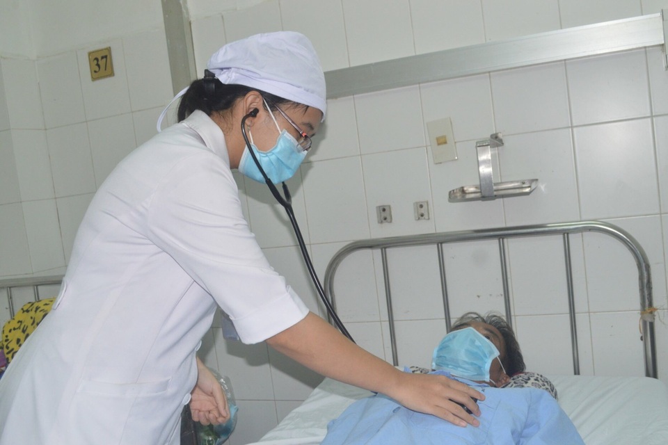 Người đàn ông đêm ngủ bị ho, sáng dậy hết hồn vì mất 4 răng giả - 1 Người đàn ông đêm ngủ bị ho, sáng dậy hết hồn vì mất 4 răng giả - 1