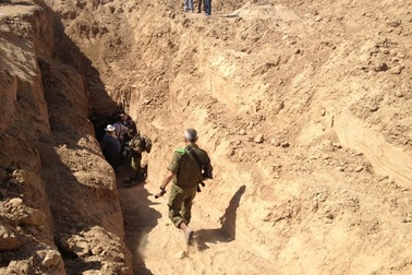 Tận mắt chứng kiến đường hầm tránh bom của IS