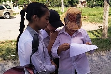 Thí sinh Ninh Bình, Hà Tĩnh kết thúc kỳ thi tuyển sinh lớp 10