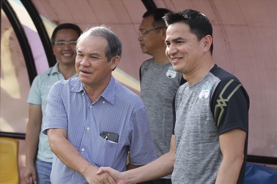 Bầu Đức: Kiatisuk muốn vô địch là chuyện của anh ấy, tôi không muốn thế - 1 Bầu Đức: Kiatisuk muốn vô địch là chuyện của anh ấy, tôi không muốn thế - 1