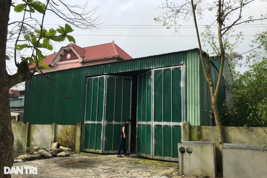 Nhà xưởng bị cắt điện, phá khóa, mất trộm hàng tấn thiết bị - 1 Nhà xưởng bị cắt điện, phá khóa, mất trộm hàng tấn thiết bị - 1