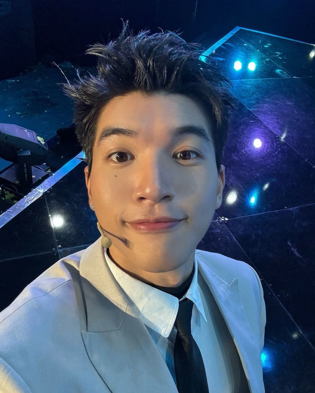 Rapper HIEUTHUHAI: Ngủ gật cũng gây sốt, vẫn được bố xem là bé bỏng - 4 Rapper HIEUTHUHAI: Ngủ gật cũng gây sốt, vẫn được bố xem là bé bỏng - 4