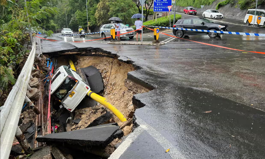 香港遭受近140年來前所未有的大雨癱瘓 - 2