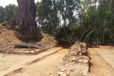 Tháp A và K đang được khai quật, trùng tu