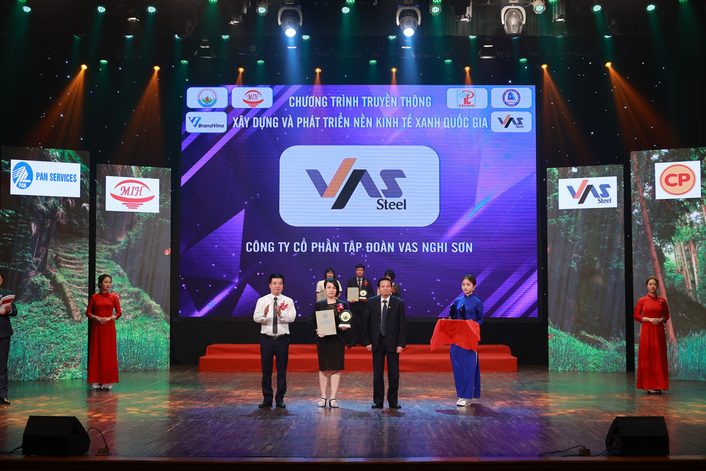 Định hướng phát triển thép xanh, VAS được vinh danh loạt giải thưởng về môi trường - 1 Định hướng phát triển thép xanh, VAS được vinh danh loạt giải thưởng về môi trường - 1