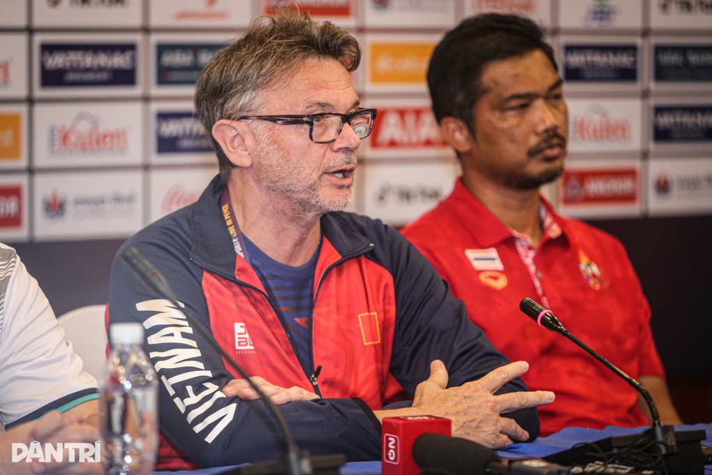 HLV Troussier: U22 Việt Nam sẽ trình diễn phong độ tốt nhất - 1 HLV Troussier: U22 Việt Nam sẽ trình diễn phong độ tốt nhất - 1