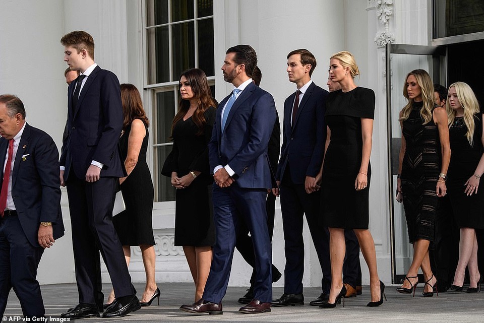 Ông Trump tổ chức tang lễ cho em trai tại Nhà Trắng - 9 Ông Trump tổ chức tang lễ cho em trai tại Nhà Trắng - 9