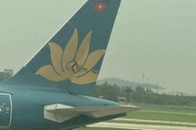 Vụ 2 máy bay Vietnam Airlines va quệt tại Nội Bài: Đình chỉ 4 phi công