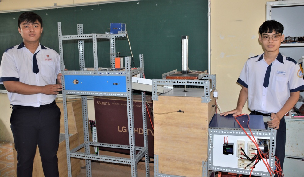 Sản phẩm nghiên cứu ấn tượng về xử lý rác, nuôi tôm của học sinh Sóc Trăng - 1 Sản phẩm nghiên cứu ấn tượng về xử lý rác, nuôi tôm của học sinh Sóc Trăng - 1
