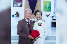 Cuộc tình sóng gió của nữ ca sĩ U70 "hát như nuốt đĩa"