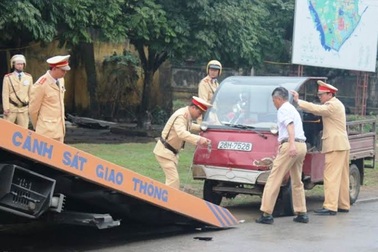 Ninh Bình: CSGT ráo riết truy quyét “xe mù”