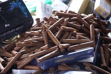 Hà Nội: Tiêu hủy 18 tấn xì gà, rượu, thực phẩm