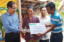 Hai cháu mồ côi chăm bà nội tiếp tục được bạn đọc giúp đỡ 157 triệu đồng