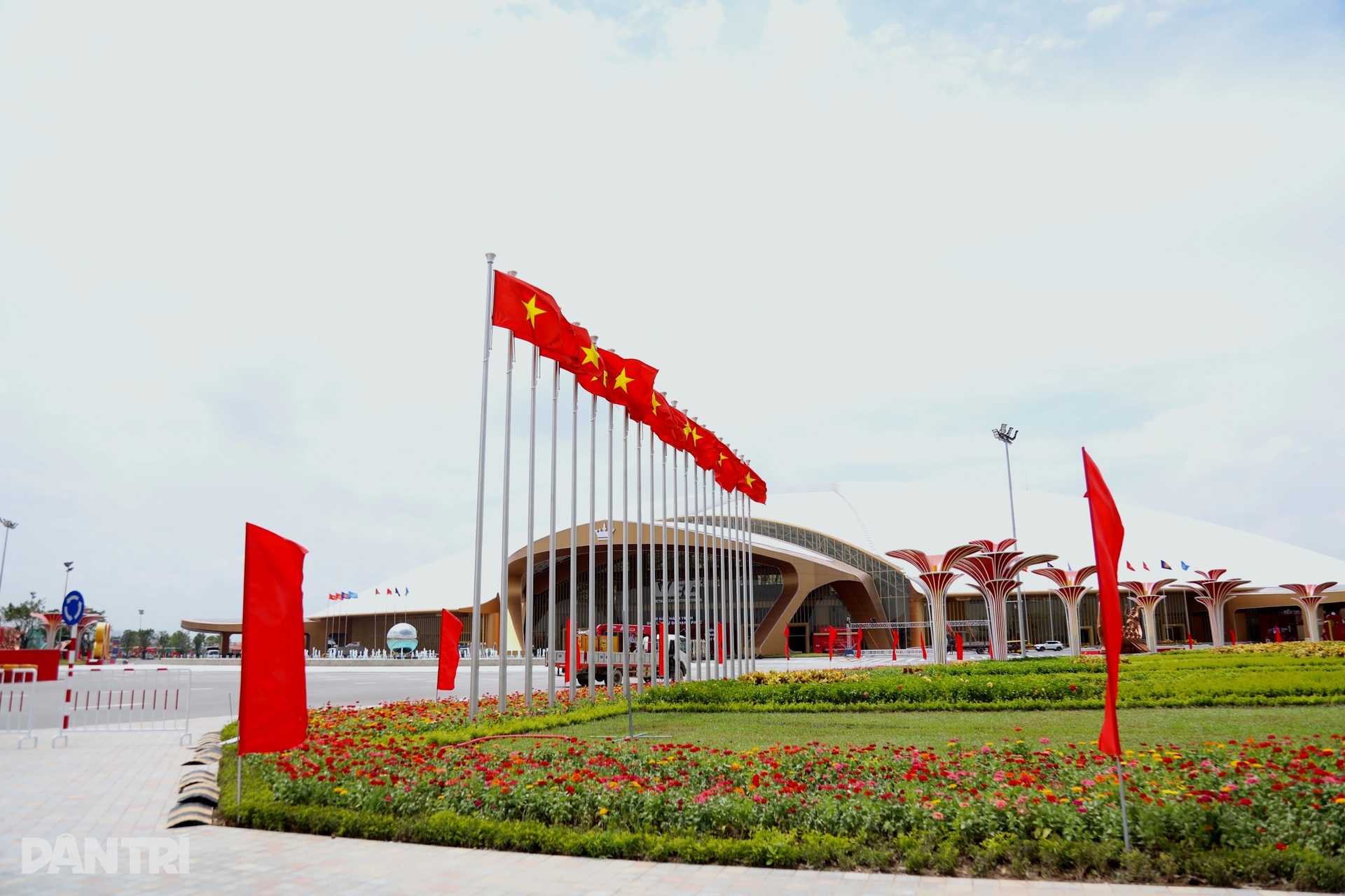 Bên trong nơi diễn ra triển lãm thành tựu 80 năm Quốc khánh 2/9 - 1 Bên trong nơi diễn ra triển lãm thành tựu 80 năm Quốc khánh 2/9 - 1