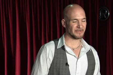 Lập kỷ lục Guinness về "người hát được nốt nhạc thấp nhất thế giới"