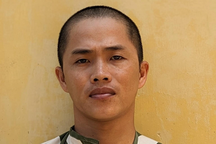 Mượn điện thoại người quen lấy ảnh nóng tống tiền