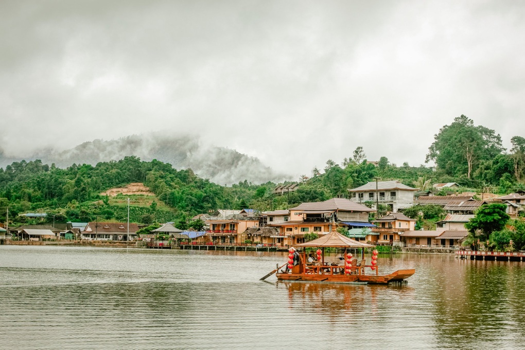 Khách Việt vượt 120km đèo dốc, khám phá Phượng Hoàng cổ trấn ở Thái Lan - 10 Khách Việt vượt 120km đèo dốc, khám phá Phượng Hoàng cổ trấn ở Thái Lan - 10