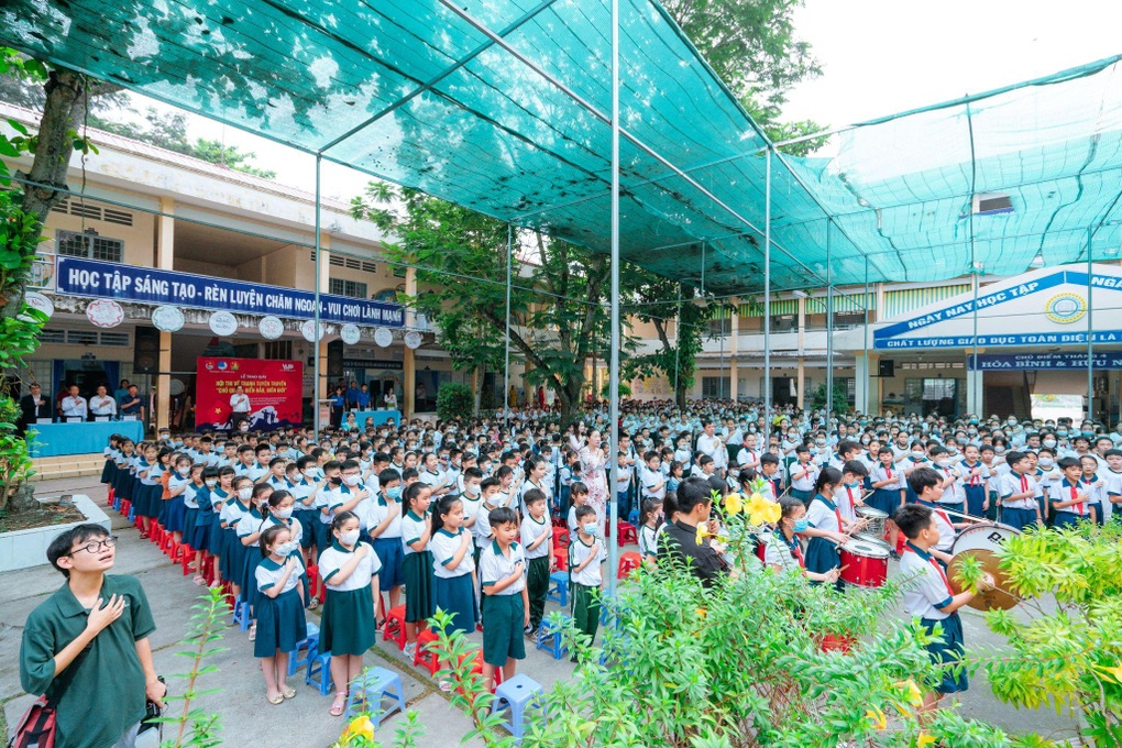 VUS Vĩnh Long đồng hành cùng hội thi vẽ tranh Chủ quyền biển đảo, biên giới - 1 VUS Vĩnh Long đồng hành cùng hội thi vẽ tranh Chủ quyền biển đảo, biên giới - 1