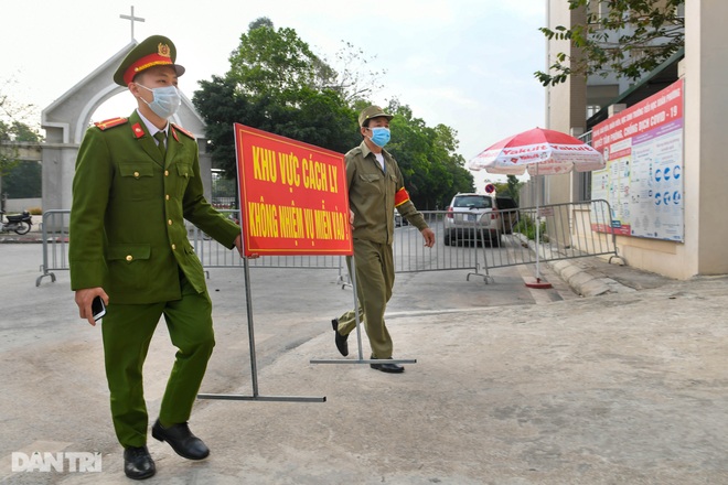 Toàn bộ người cách ly tại Tiểu học Xuân Phương được trở về nhà ăn Tết - 20 Toàn bộ người cách ly tại Tiểu học Xuân Phương được trở về nhà ăn Tết - 20