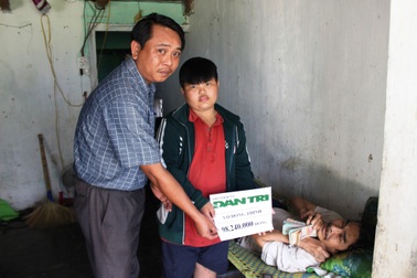 Hơn 98 triệu đồng được trao đến gia đình ông Võ Đồng Thinh