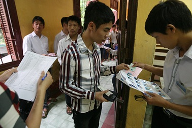 Nhiều biện pháp chống thi hộ, thi kèm