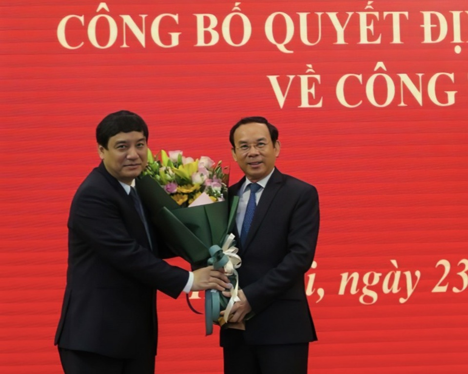 Bộ Chính trị điều động Bí thư Nghệ An làm Phó Chánh Văn phòng TƯ Đảng - 1 Bộ Chính trị điều động Bí thư Nghệ An làm Phó Chánh Văn phòng TƯ Đảng - 1