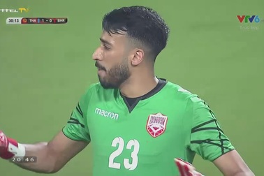Thủ thành U23 Bahrain cứu thua bằng chân ở phút thứ 31