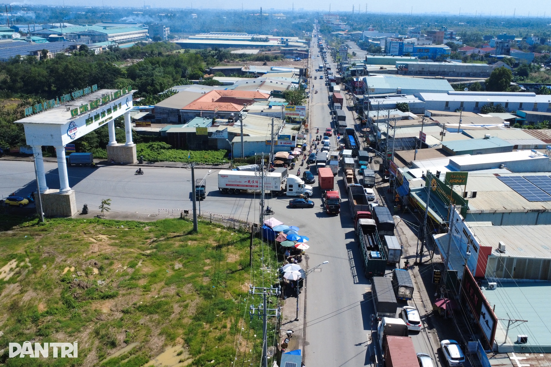 Đường huyết mạch nối TPHCM - Tây Ninh tê liệt vì kẹt xe triền miên - 13 Đường huyết mạch nối TPHCM - Tây Ninh tê liệt vì kẹt xe triền miên - 13