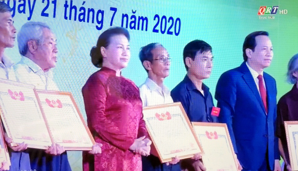Truyền hình: Lễ trao 73 Bằng Tổ quốc ghi công tại Quảng Nam - 6 Truyền hình: Lễ trao 73 Bằng Tổ quốc ghi công tại Quảng Nam - 6