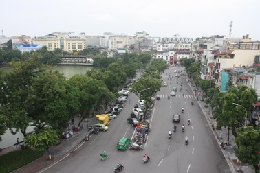 Người dân khu vực Hồ Gươm đi lại thế nào trong phố đi bộ?