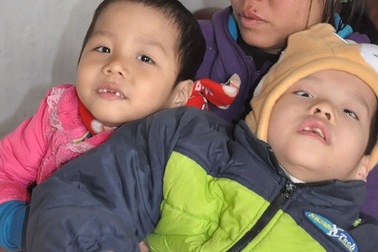 Nỗi đau tận cùng của người mẹ có con lớn bị tim, hai con nhỏ bị bại não