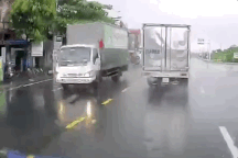 Hãy thận trọng gấp đôi khi đi xe trời mưa!