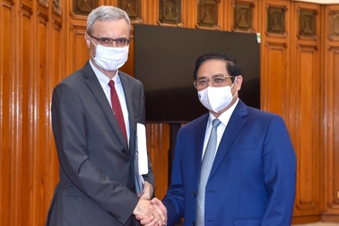 Thủ tướng đề nghị Pháp viện trợ, cho Việt Nam vay vắc xin