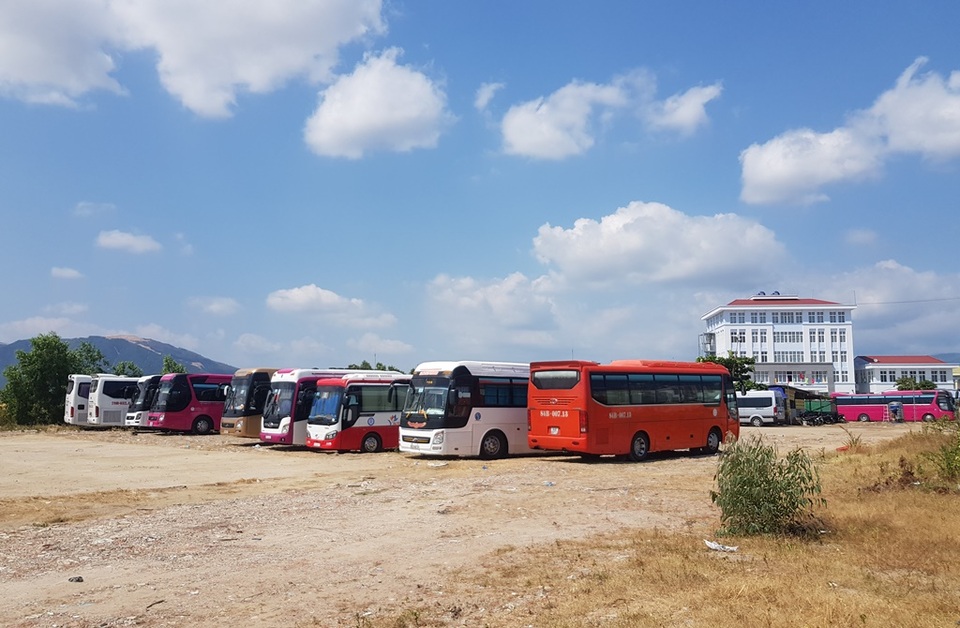 Nha Trang: Cửa hàng vắng khách, lái xe đón khách Trung Quốc thất nghiệp hàng loạt - 9 Nha Trang: Cửa hàng vắng khách, lái xe đón khách Trung Quốc thất nghiệp hàng loạt - 9
