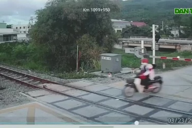 Nam thanh niên cố vượt đường sắt, bị tàu đâm tử vong