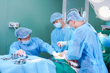 Hỏi ChatGPT, nạn nhân tiêm filler bay từ Hồng Kông sang TPHCM cầu cứu