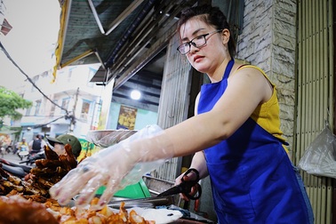 Nhân viên bất động sản đi bán phá lấu thu nhập gần 500 triệu đồng mỗi tháng