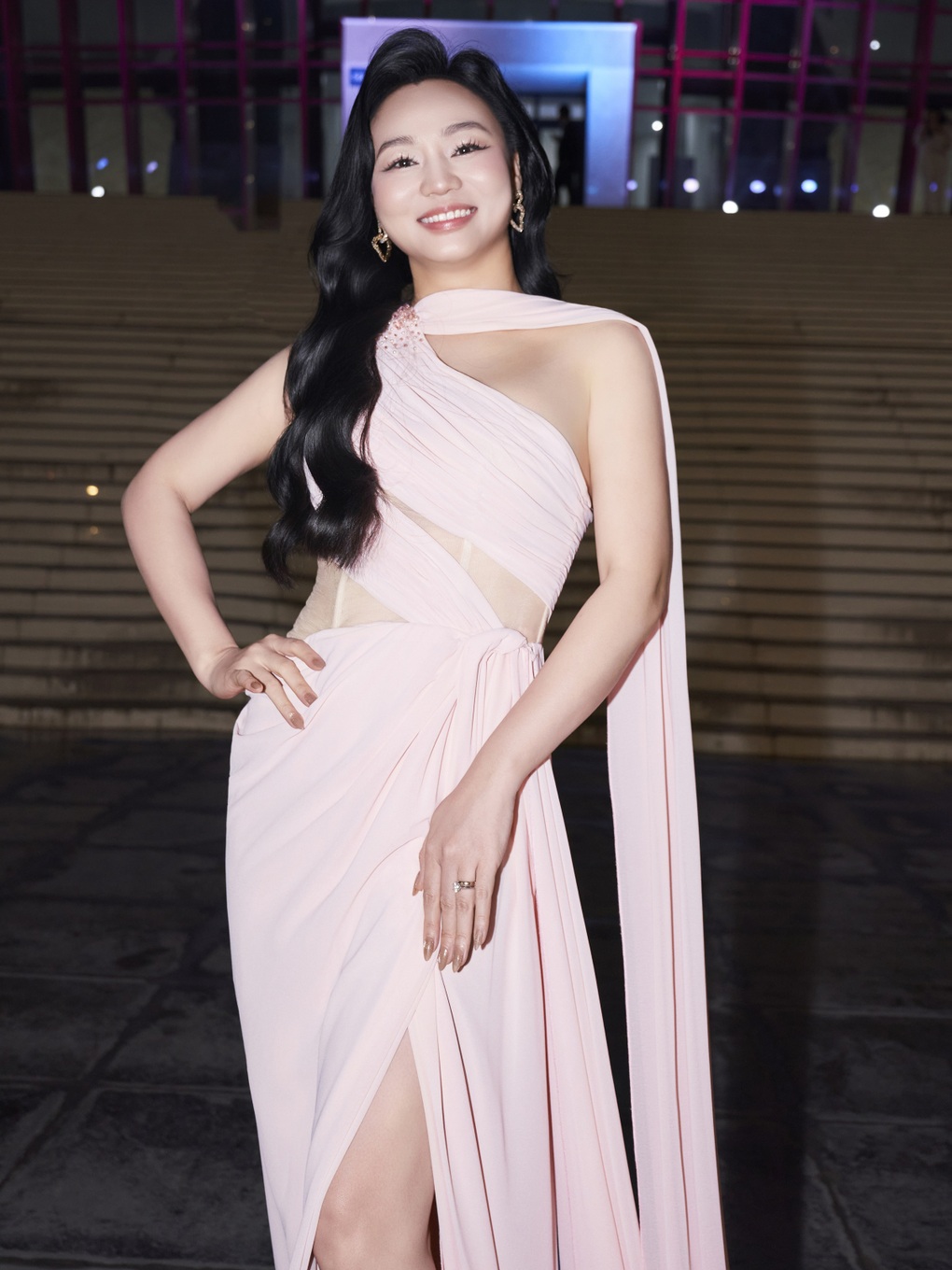 NSƯT Hoài Anh nhiều đêm thức trắng, sụt 3kg dốc sức cho Liên hoan Chèo - 2 NSƯT Hoài Anh nhiều đêm thức trắng, sụt 3kg dốc sức cho Liên hoan Chèo - 2