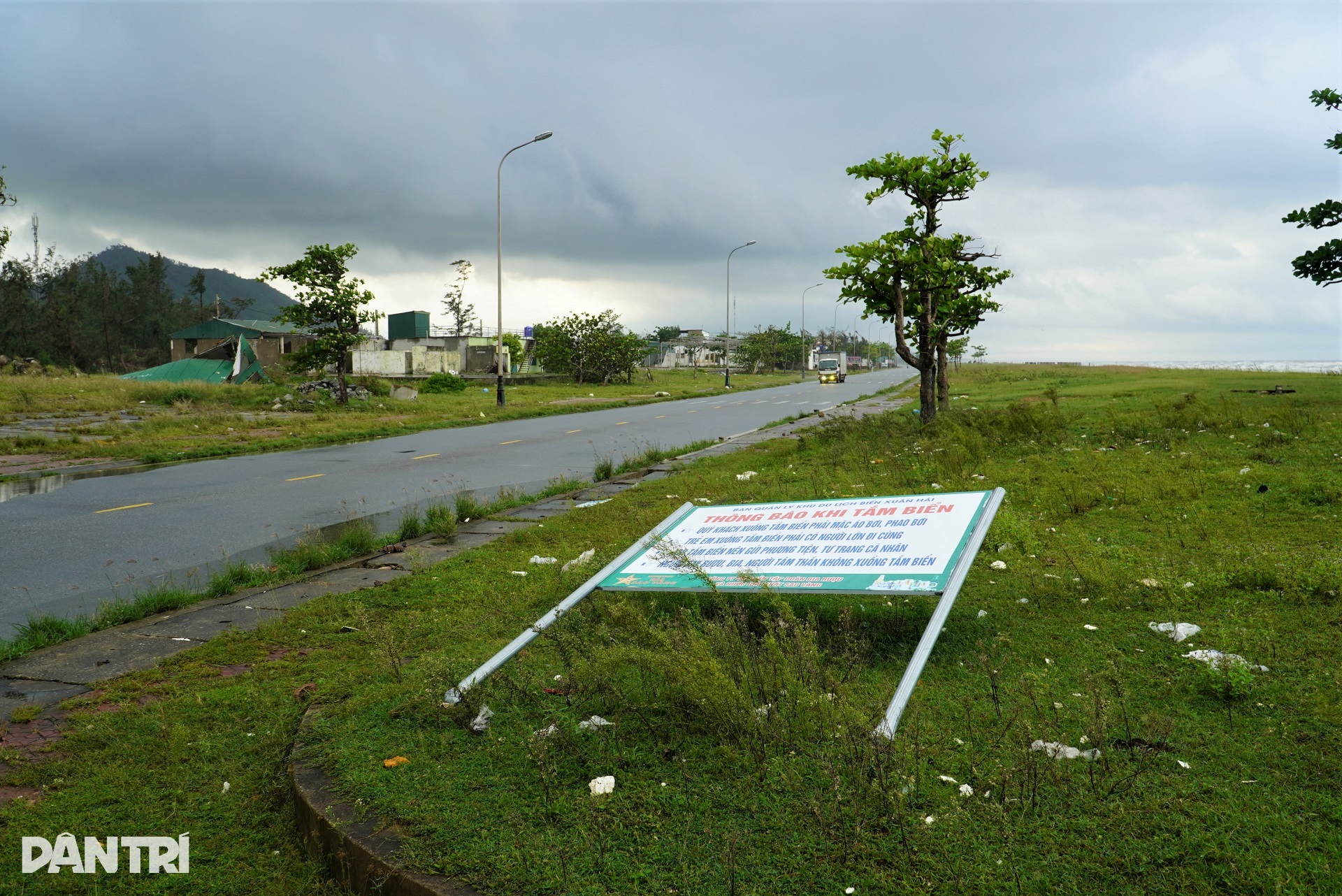 Chưa gượng dậy sau bão số 5, người dân tiếp tục chống đỡ bão Bualoi - 1 Chưa gượng dậy sau bão số 5, người dân tiếp tục chống đỡ bão Bualoi - 1