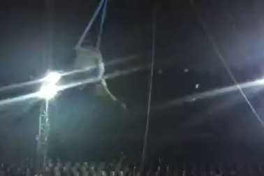 Hoàng Oanh gặp chấn thương trong lúc tập luyện.