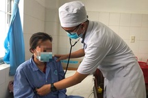 Cần Thơ: Cô gái bị khó thở, tím tái sau khi tự mua thuốc uống