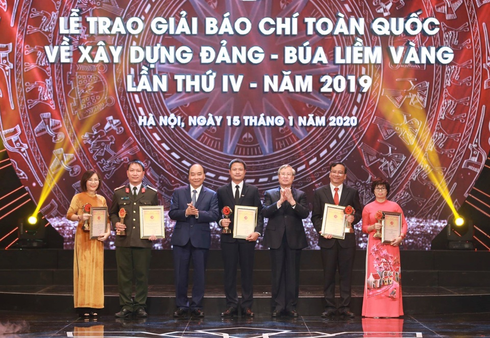 Thủ tướng mong muốn từng nhà báo giữ vững bản lĩnh chính trị - 1 Thủ tướng mong muốn từng nhà báo giữ vững bản lĩnh chính trị - 1