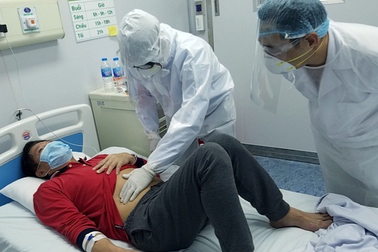 Bộ Nội Vụ nói gì về đề xuất lương và phụ cấp của nhân viên y tế