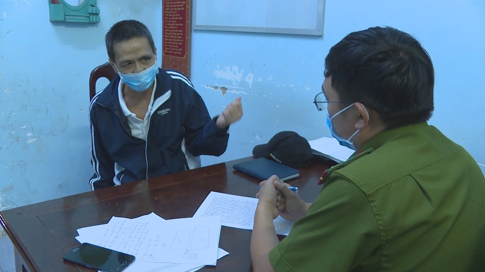 Hàng xóm vượt rào vào nhà chém chết cụ ông 74 tuổi - 2 Hàng xóm vượt rào vào nhà chém chết cụ ông 74 tuổi - 2