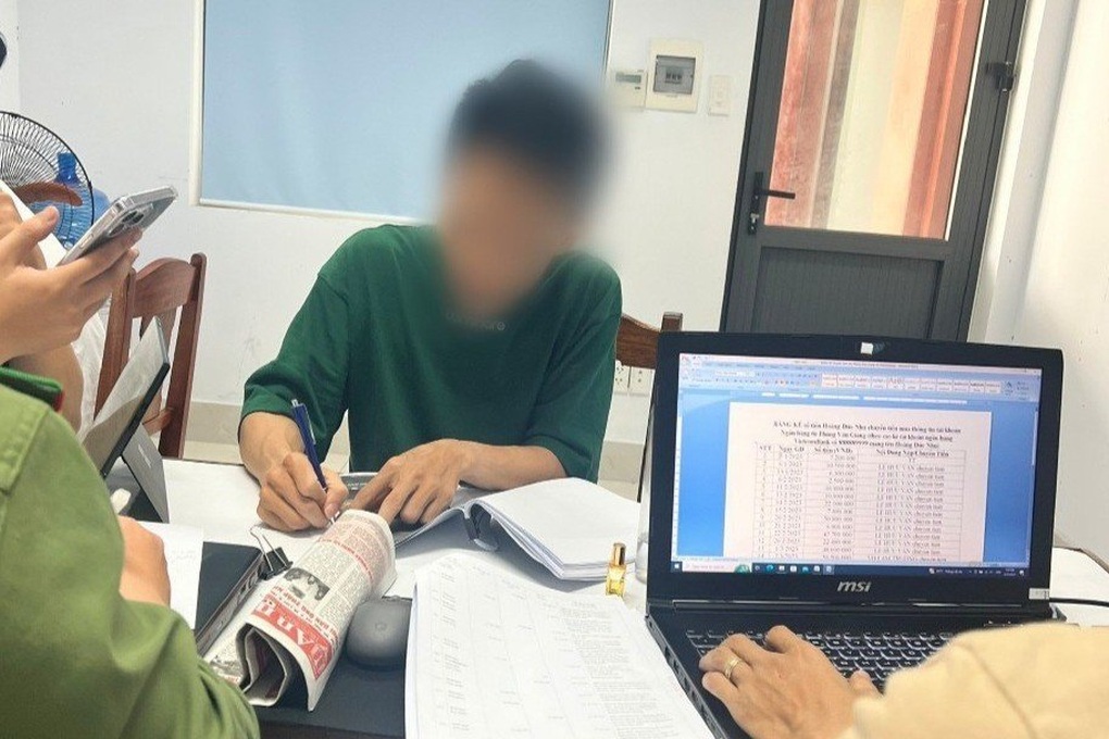 Nhân viên ngân hàng bán thông tin cá nhân của khách chỉ với... 200.000 đồng - 2 Nhân viên ngân hàng bán thông tin cá nhân của khách chỉ với... 200.000 đồng - 2