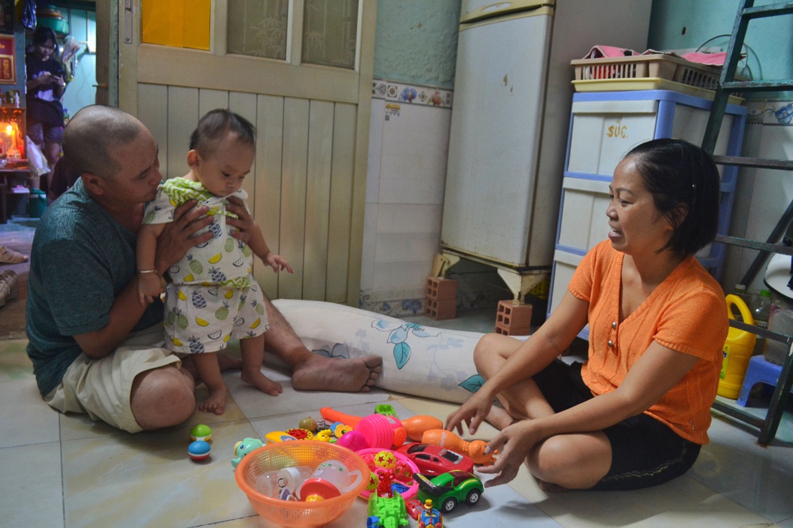Bé bị bỏ rơi ở khu nhà giàu, duyên số được chị lao công nghèo nhận nuôi - 7 Bé bị bỏ rơi ở khu nhà giàu, duyên số được chị lao công nghèo nhận nuôi - 7