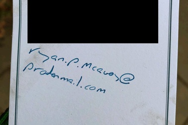 Nhân viên Nhà Trắng bất cẩn để lộ mật khẩu email