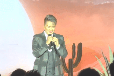 Đàm Vĩnh Hưng khóc khi trở lại sau ồn ào, biết ơn câu nói của Thành Lộc