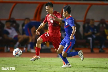 Singapore dùng sân cỏ nhân tạo tiếp tuyển Việt Nam, VFF phản ứng bất ngờ